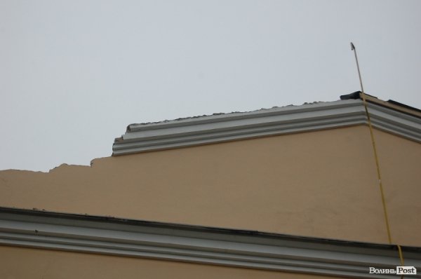 Луцький театр ляльок - із новим дахом. ФОТО