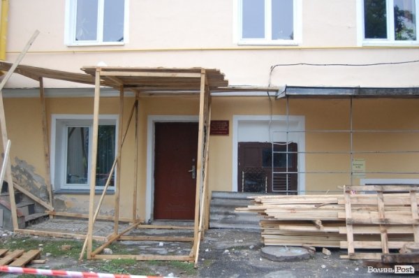 Луцький театр ляльок - із новим дахом. ФОТО