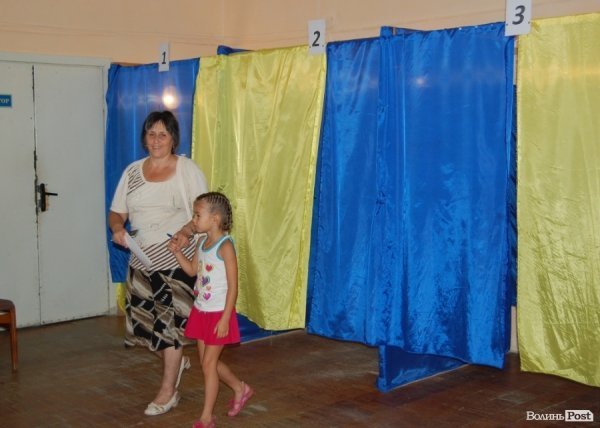 Вибори у Луцьку йдуть «повним ходом». ФОТО 