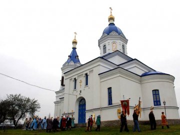 УПЦ (МП) заперечує перехід громади в селі на Волині до ПЦУ і обіцяє правити служби в хатині