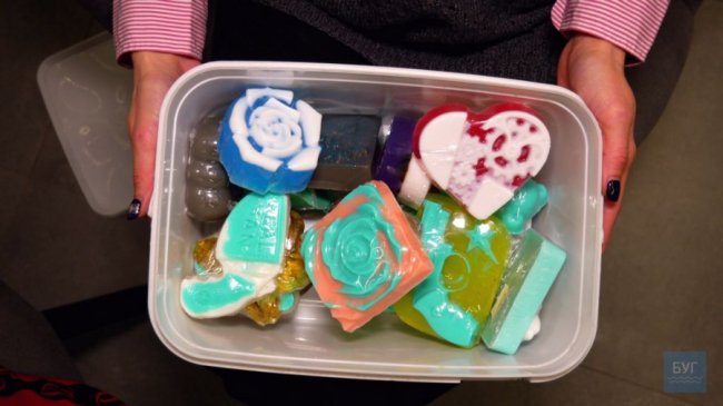 Хворий на ДЦП юнак з Волині виготовляє мило ручної роботи