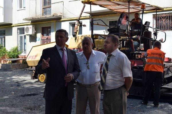 У Луцьку ремонтують двори. ФОТО