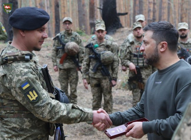 Президент нагородив воїнів волинської бригади орденами «За мужність». ФОТО