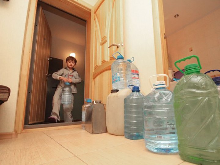 Лучан закликали набрати запаси води та утеплити труби