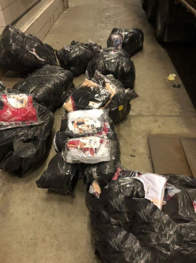 Через «Ягодин» поляк хотів незаконно провезти одяг як засоби гігієни. ФОТО