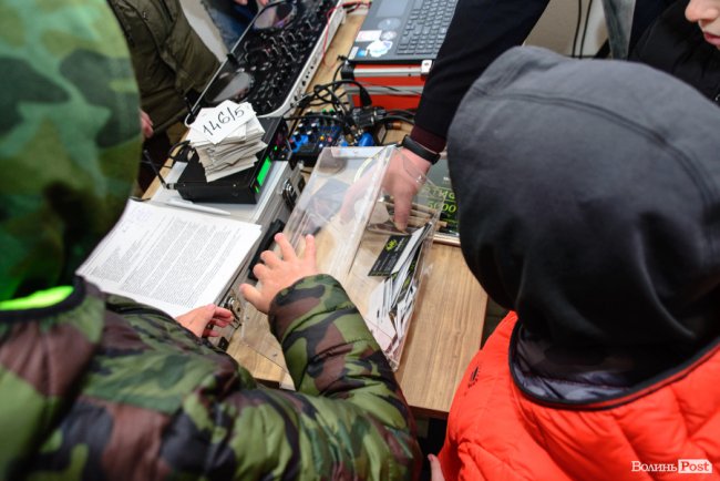 Зі знижками та цінними подарунками: у Луцьку грандіозно відкрилий шоурум меблів і декору «МакКо»*
