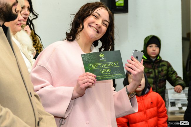 Зі знижками та цінними подарунками: у Луцьку грандіозно відкрилий шоурум меблів і декору «МакКо»*