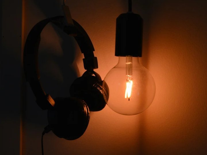 Росія масовано атакувала енергетику України: в усіх регіонах ввели графіки відключень