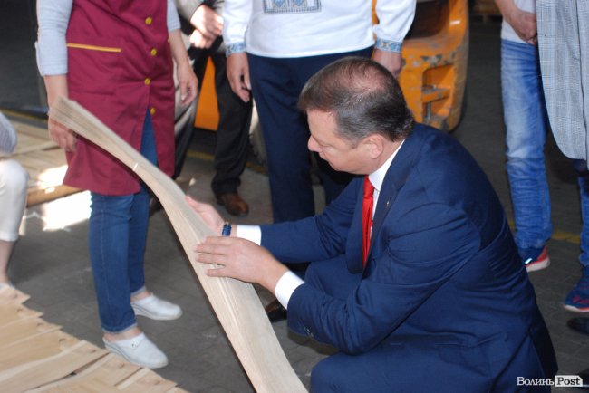 Ляшко на Волині нагороджував медиків, обробляв дерево та зустрівся з митрополитом Михаїлом