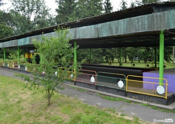 У луцькому парку катаються на атракціонах 1968 року. ФОТО