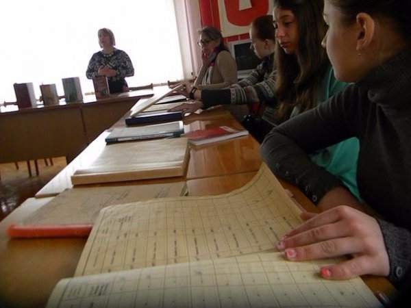 Волинські студенти відвідали Державний архів Волинської області. ФОТО