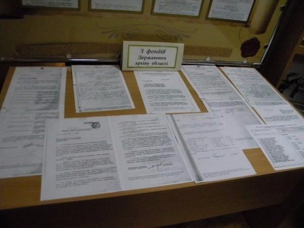 Волинські студенти відвідали Державний архів Волинської області. ФОТО