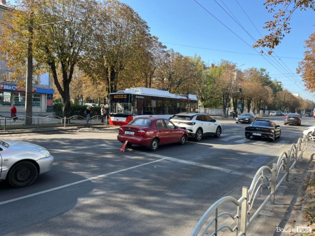 У Луцьку - аварія на проспекті Перемоги: зіткнулися дві автівки 