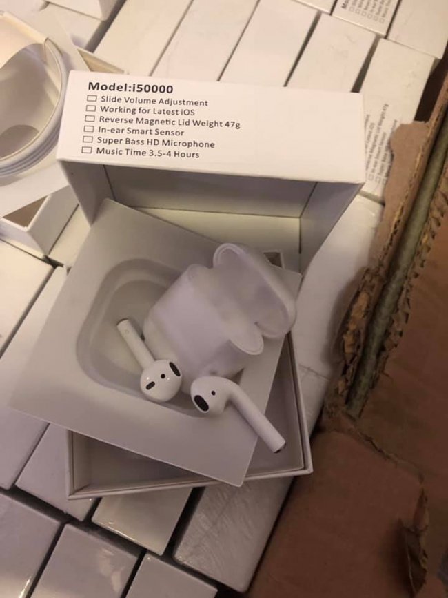 Смартгодинники та бездротові навушники: на «Ягодині» виявили контрабанду