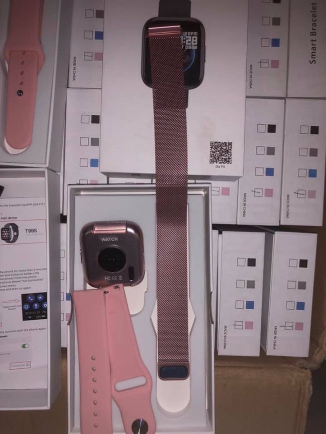 Смартгодинники та бездротові навушники: на «Ягодині» виявили контрабанду