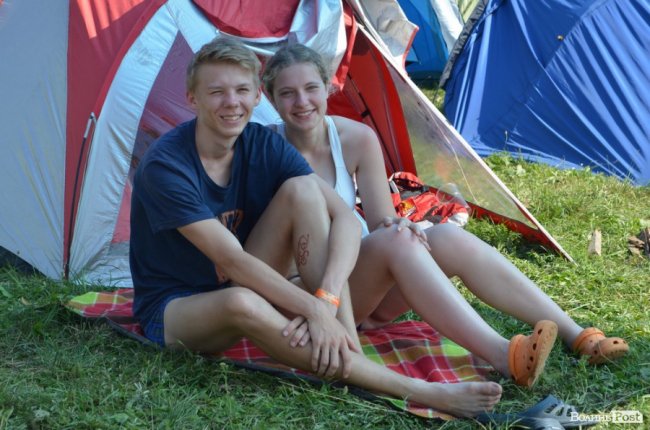 Спека в наметах і аншлаг у зоні купання: як фестивалить «Бандерштат». ФОТО