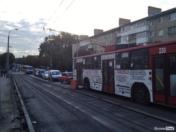 Ремонт мосту у Луцьку паралізував рух транспорту. ФОТО. ВІДЕО