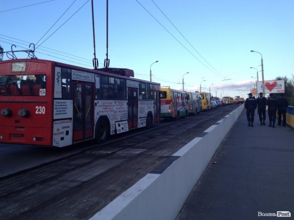 Ремонт мосту у Луцьку паралізував рух транспорту. ФОТО. ВІДЕО