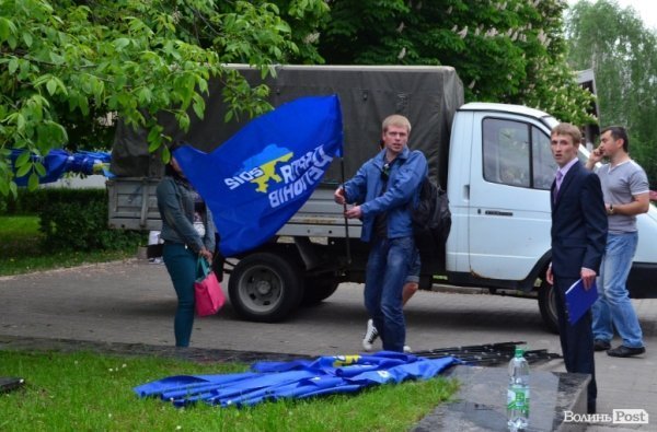 Антифашистська акція Партії регіонів у Луцьку. ФОТО