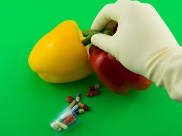 Лікар пояснив, як антибіотики у продуктах впливають на організм людини