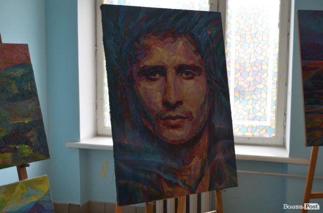 «Надихає саме життя»: у Луцьку відкрили яскраву виставку картин. ФОТО