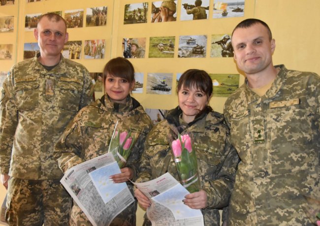 (Не) жіноче обличчя війни: як вітали військових з волинської бригади. ФОТО