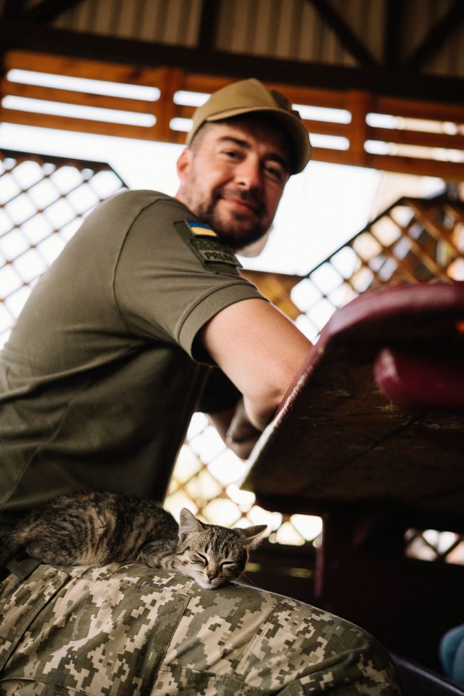 «Вгризлися у поліські піски». Як луцькі газетярі служать у війську 