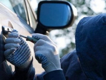 У 55-му мікрорайоні Луцька відеокамери неодноразово «ловили» причетних до крадіжок автівок