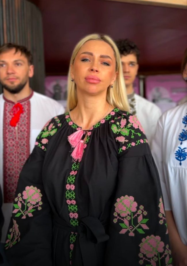 «Це наш прапор, тільки на полотні»: луцькі театрали зняли щемливе відео до Дня вишиванки