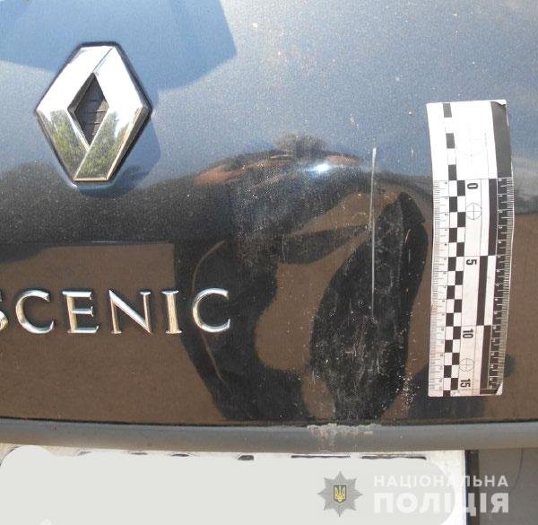 У Рівному посеред ночі пошкодили 9 автівок. ФОТО