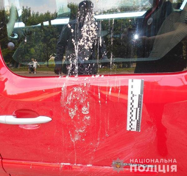 У Рівному посеред ночі пошкодили 9 автівок. ФОТО