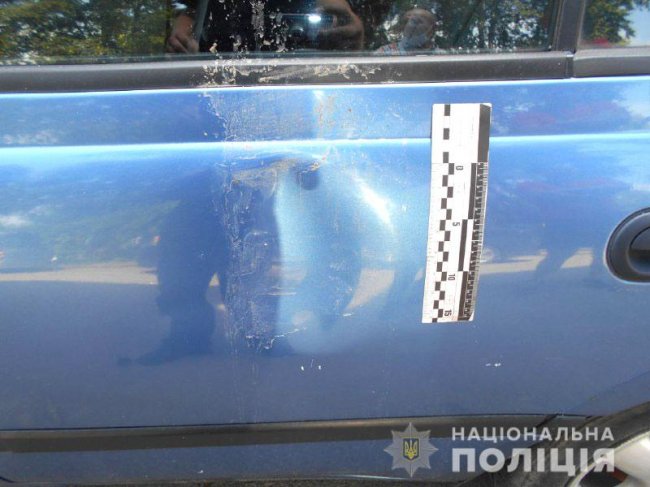 У Рівному посеред ночі пошкодили 9 автівок. ФОТО