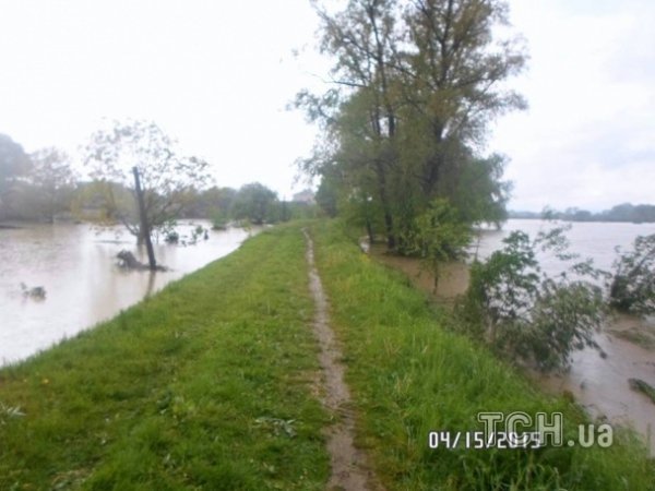 Велика вода на Західній Україні. ФОТО