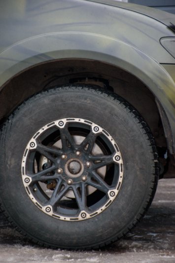 Працівники луцької мерії придбали для ЗСУ авто і дрони