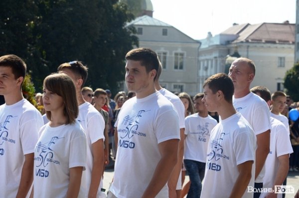 Нові студенти політеху пройшлися червоною доріжкою. ФОТОРЕПОРТАЖ