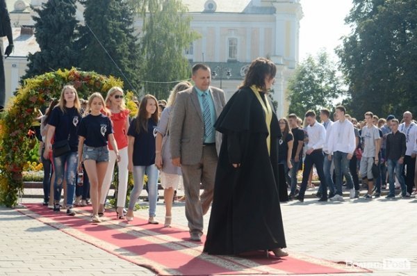 Нові студенти політеху пройшлися червоною доріжкою. ФОТОРЕПОРТАЖ