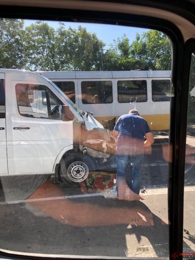 У Луцьку зіткнулися два авто Mercedes