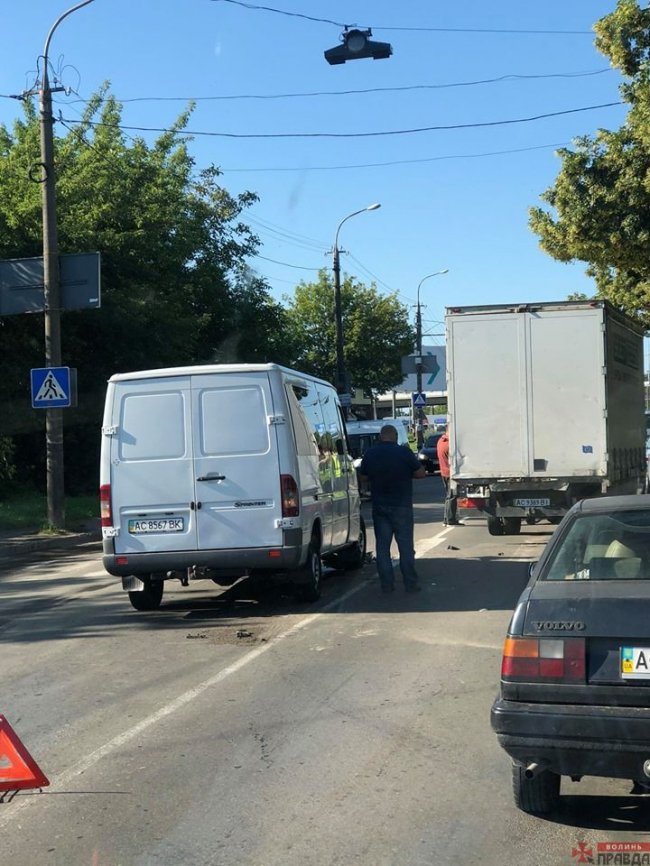 У Луцьку зіткнулися два авто Mercedes