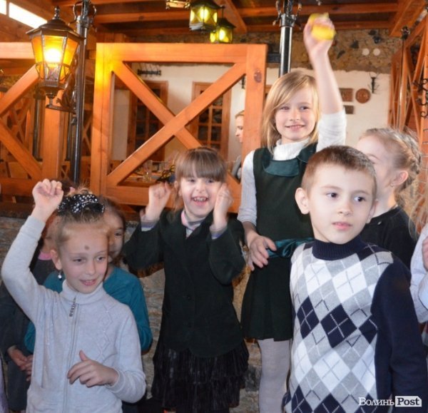 Напередодні Великодня для дітей влаштували забави. ФОТО*