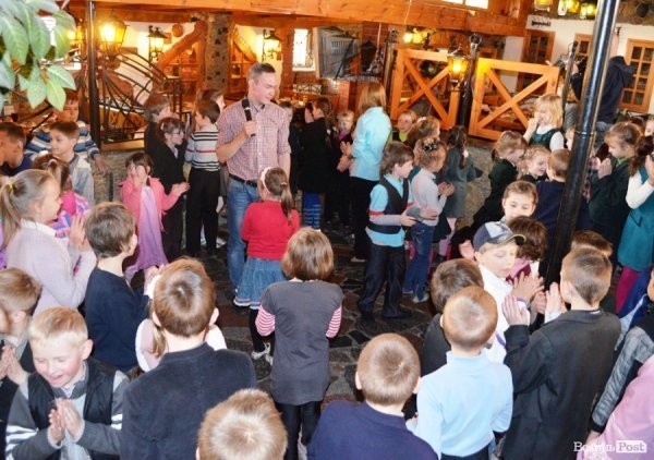 Напередодні Великодня для дітей влаштували забави. ФОТО*