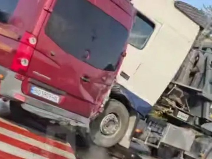 Неподалік Луцька в аварію потрапили три автівки