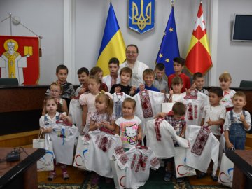 У Луцьку діти-сироти отримали подарунки. ФОТО 