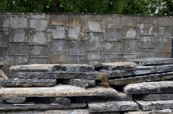 Луцький меморіал знову ремонтують. ФОТО