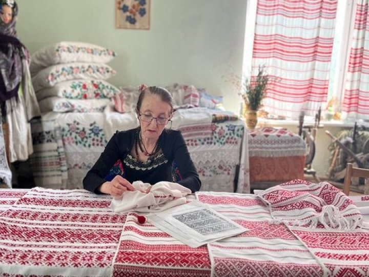 Волинянка вишила півтисячі рушників та 200 сорочок. ВІДЕО