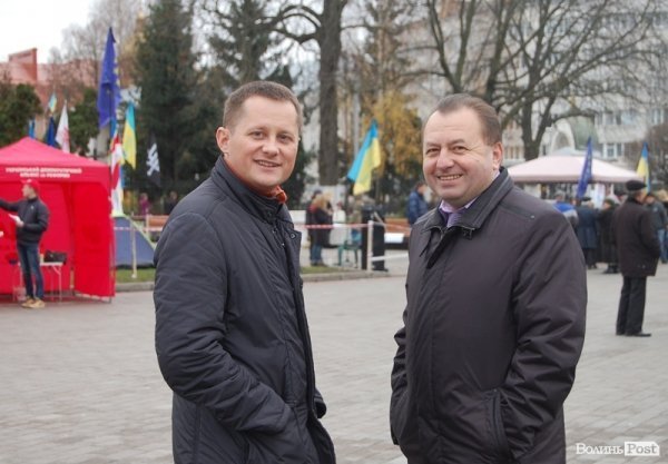 Євромайдан у Луцьку: день другий. ФОТО. ВІДЕО 