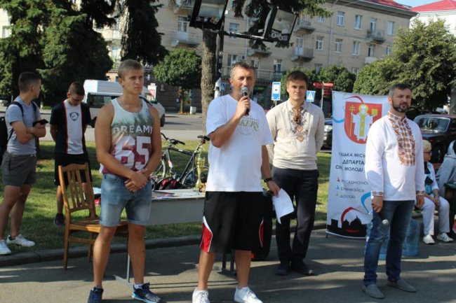 У Луцьку стартував кубок Незалежності зі стрітболу. ФОТО