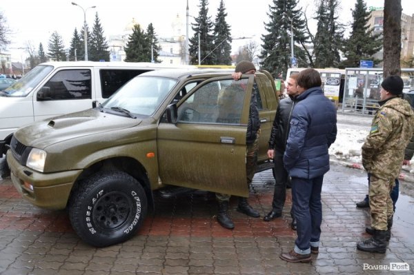 Ігор Єремеєв та Степан Івахів передали бійцям позашляховик. ФОТО. ВІДЕО