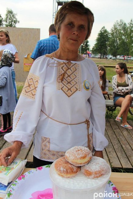 Повідомили, скільки господинь готували пончики для фестивалю на Світязі