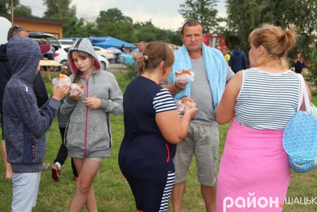 Повідомили, скільки господинь готували пончики для фестивалю на Світязі