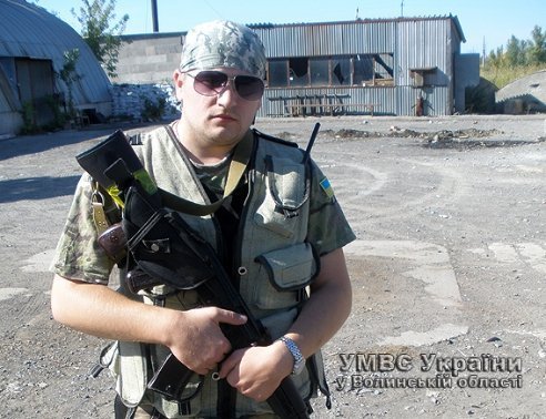 Волинські слідчі з автоматами визволяли полонених. ФОТО